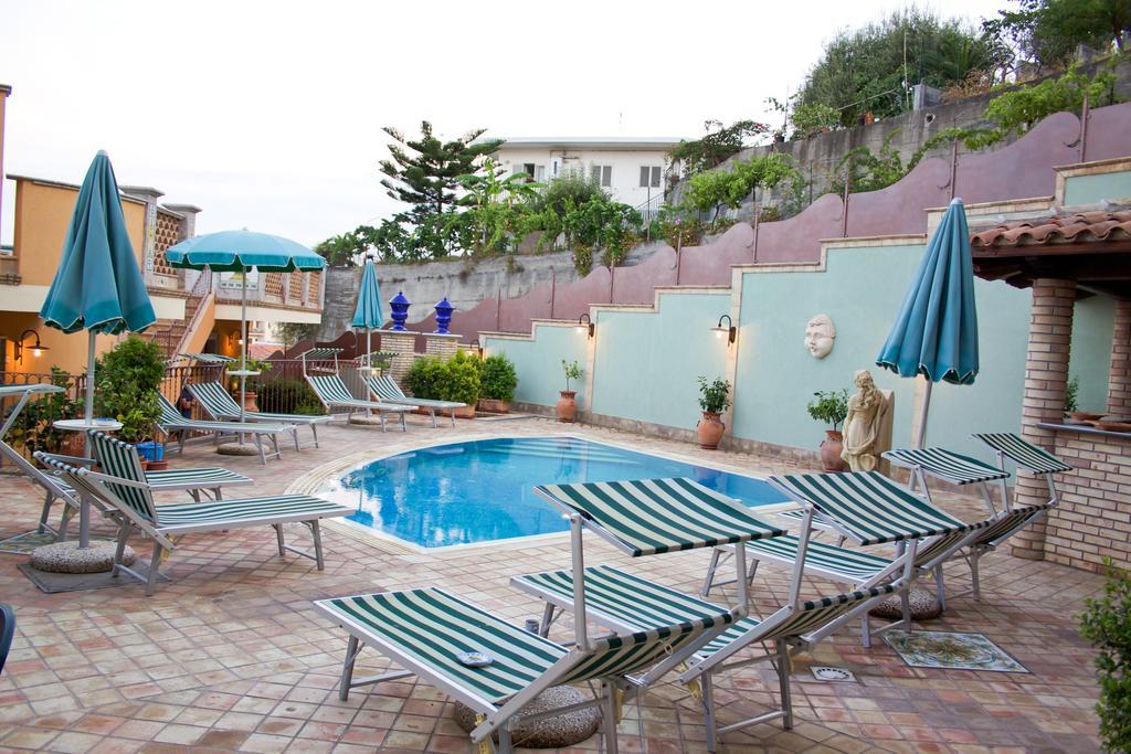 Villa Cristina Giardini Naxos Exterior foto