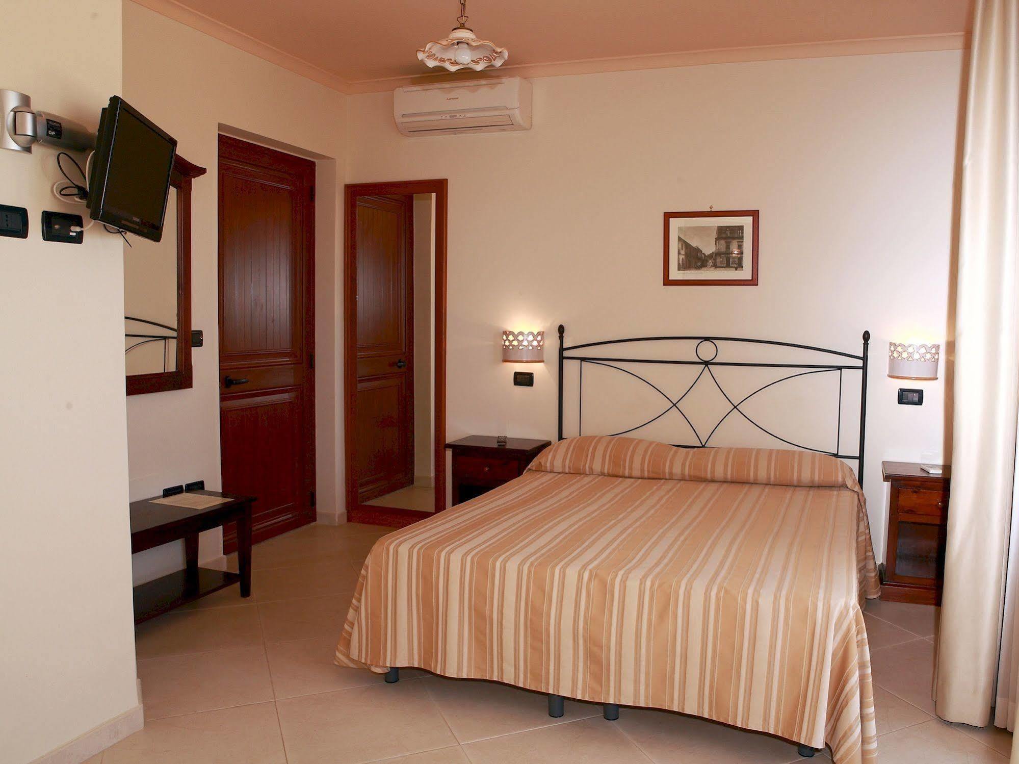 Villa Cristina Giardini Naxos Exterior foto