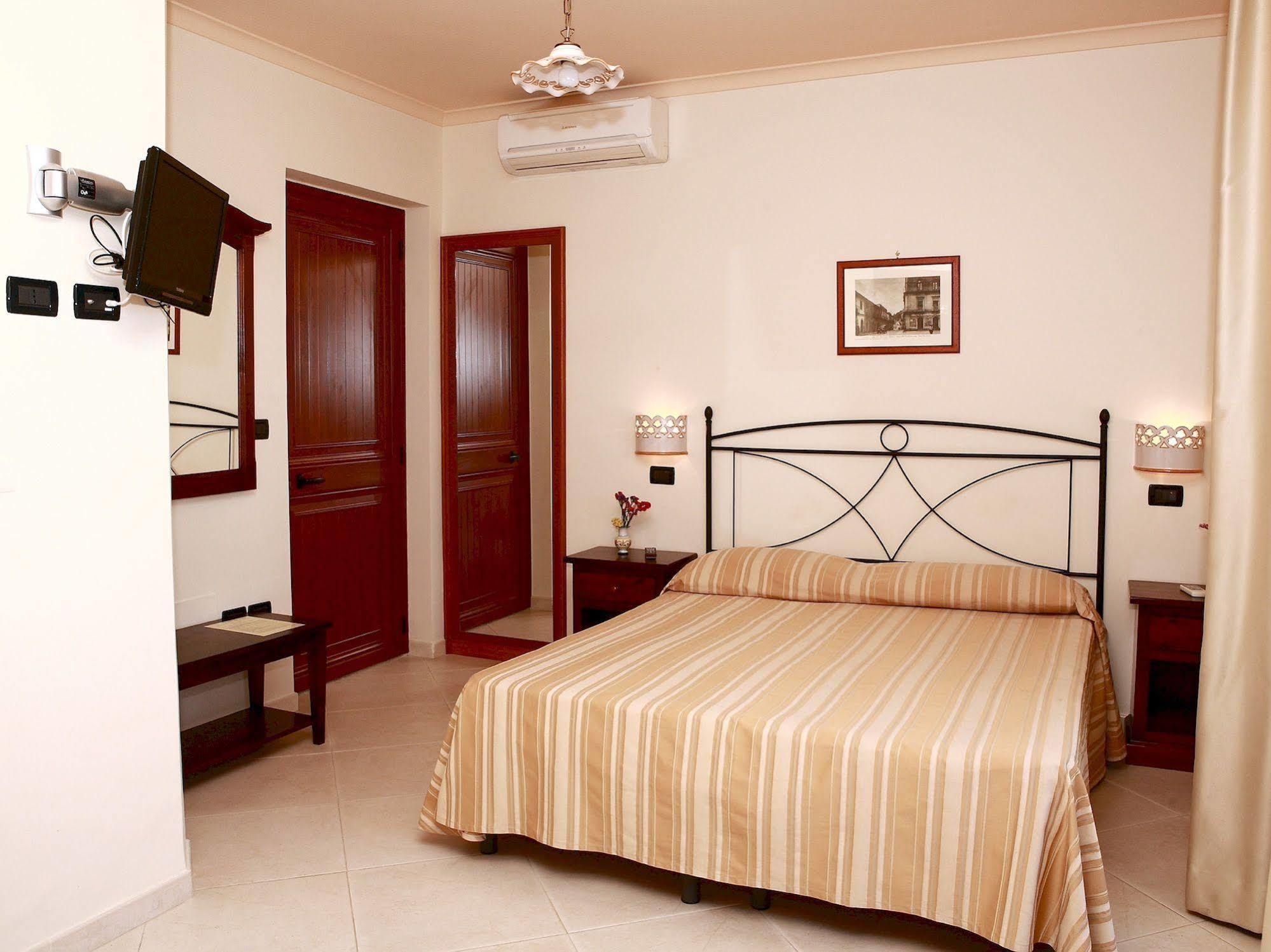 Villa Cristina Giardini Naxos Exterior foto