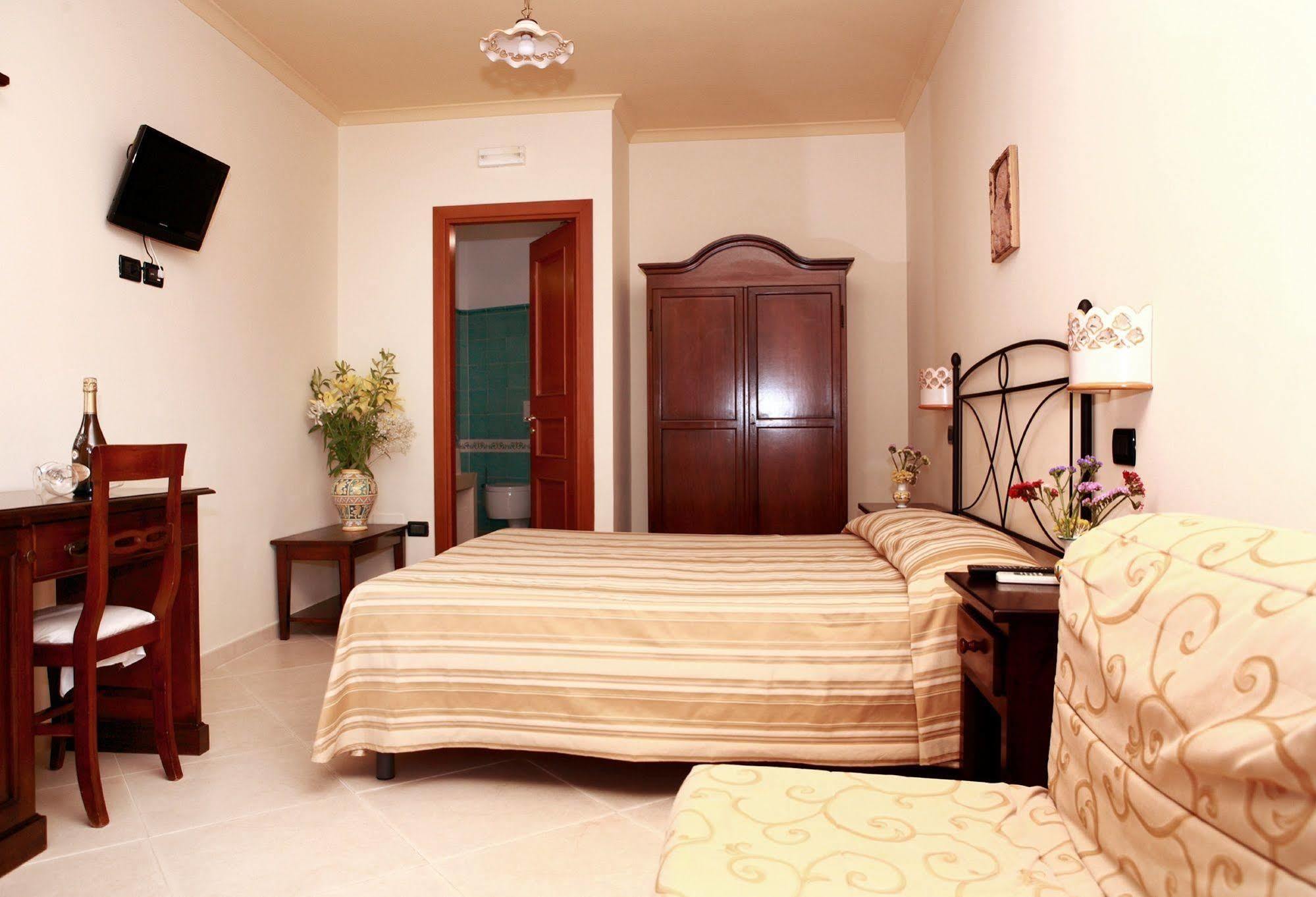Villa Cristina Giardini Naxos Exterior foto